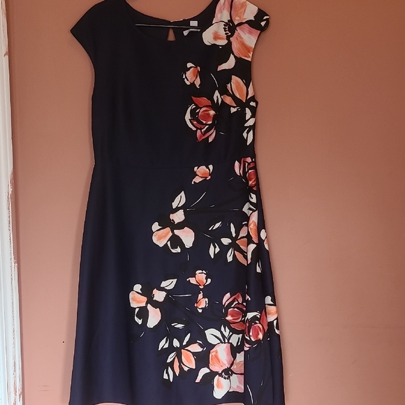 Dresses & Skirts - Floral Navy Dress